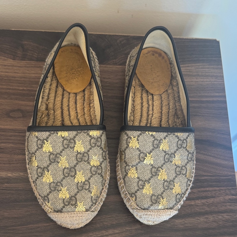 Gucci Women's Beige and Gold Bee Espadrilles